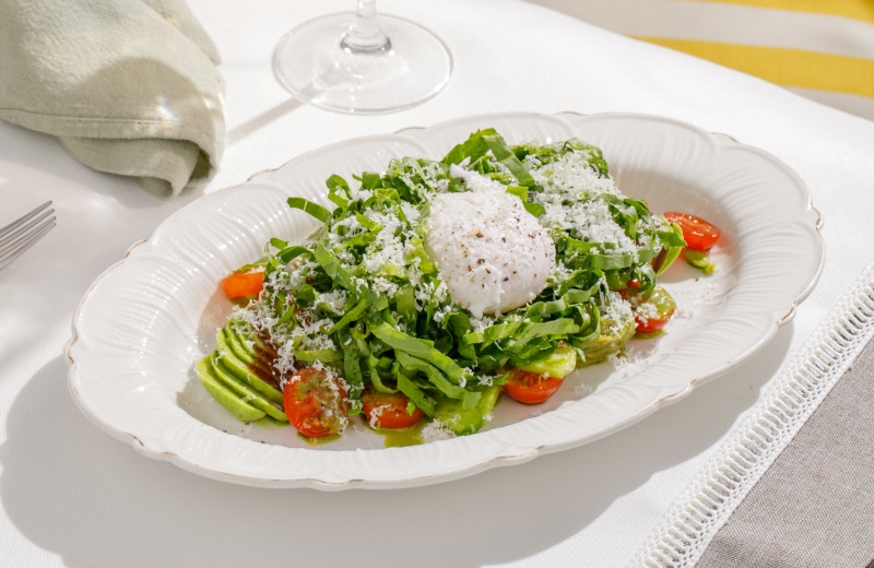 Заказ салатные листья с авокадо и яйцом пашот Заказ салатные листья с авокадо и яйцом пашот