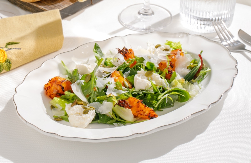 Доставка на дом салат с моцареллой и печёной тыквой Доставка на дом салат с моцареллой и печёной тыквой